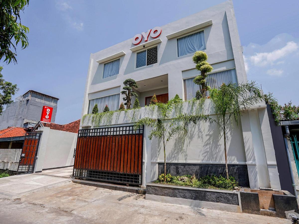 Oyo 747 Cipunegara Residence Surabaya Kültér fotó