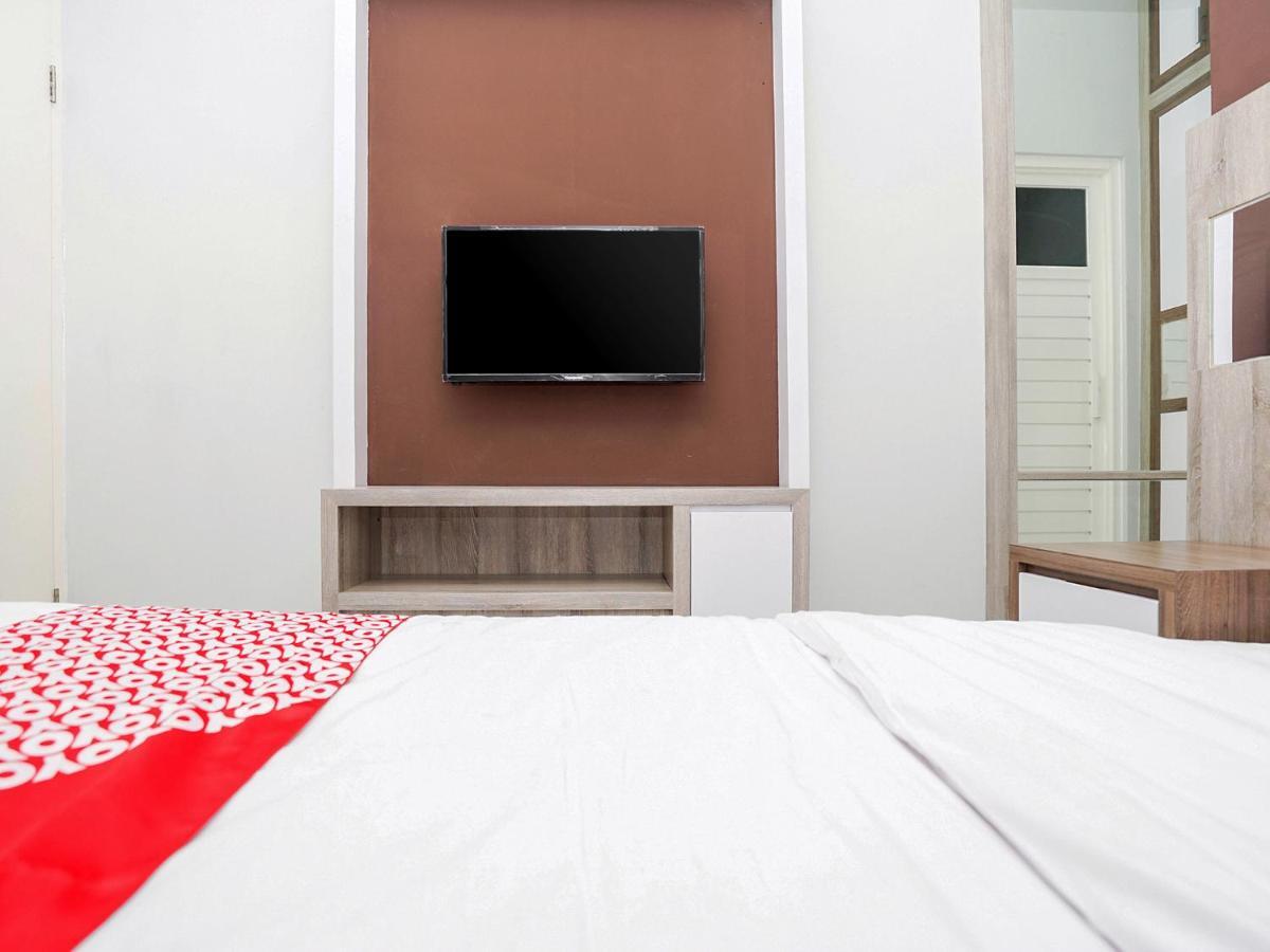 Oyo 747 Cipunegara Residence Surabaya Kültér fotó