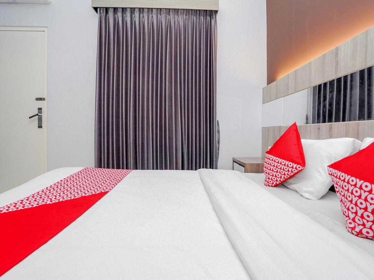 Oyo 747 Cipunegara Residence Surabaya Kültér fotó