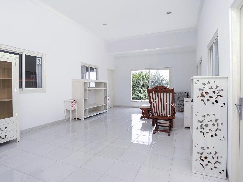 Oyo 747 Cipunegara Residence Surabaya Kültér fotó