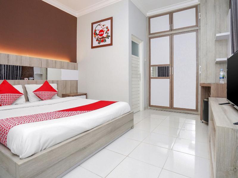 Oyo 747 Cipunegara Residence Surabaya Kültér fotó